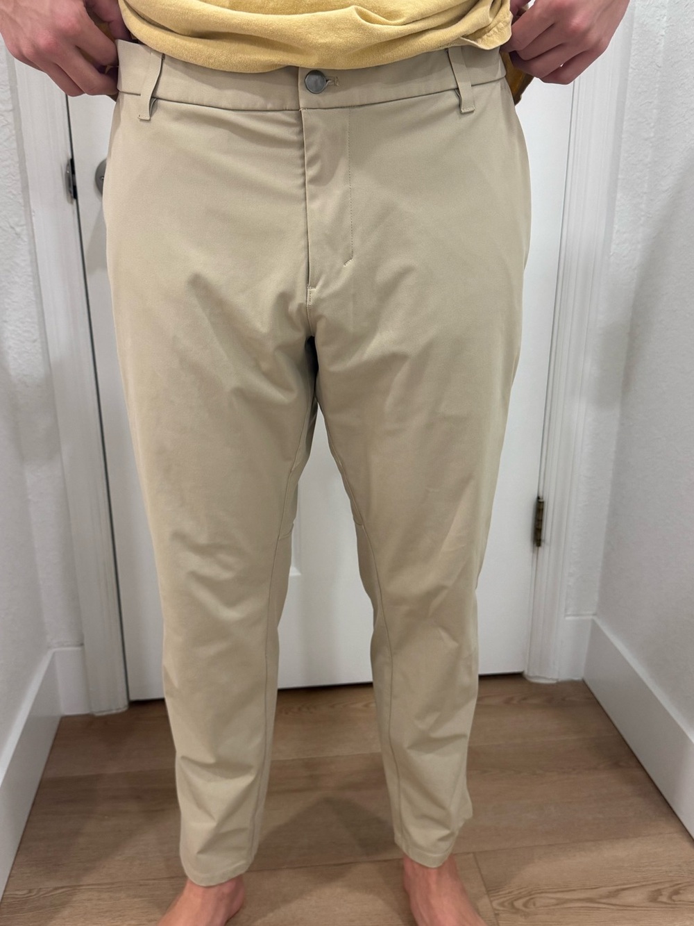 Men's Slim lulu lemon Chino Pants in Beige. Waist 34 L 30